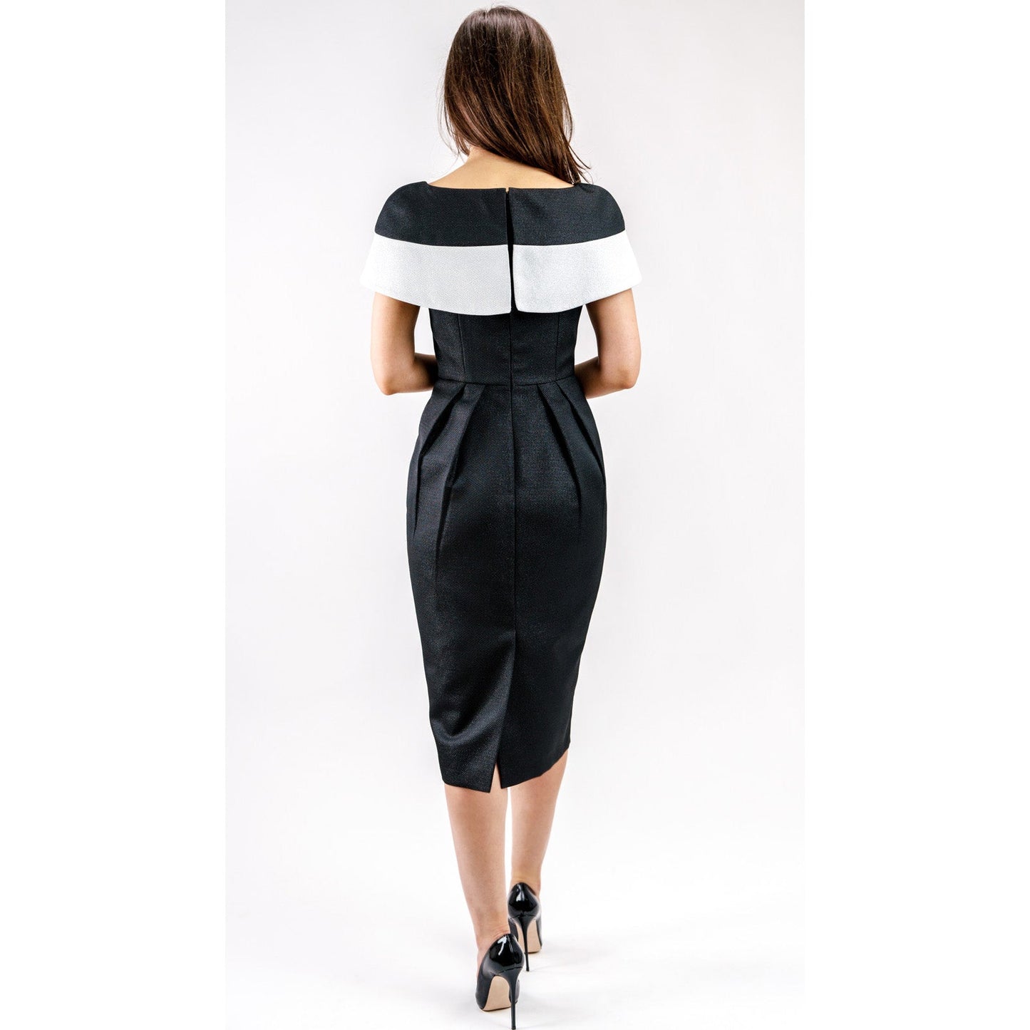 Suave Encanto – Elegancia Negra con Silueta Esbelta Women's Fashion - Weddings & Events - Evening Dresses | Zulter VIP .