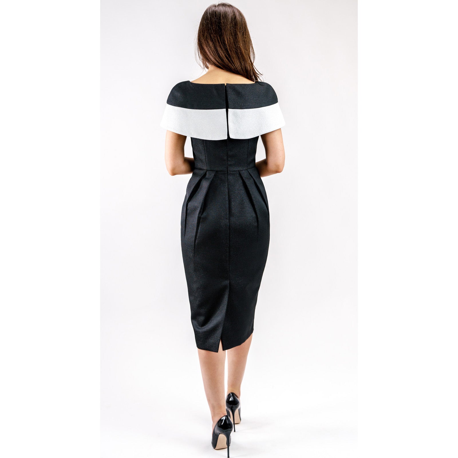 Suave Encanto – Elegancia Negra con Silueta Esbelta Women's Fashion - Weddings & Events - Evening Dresses | Zulter VIP .