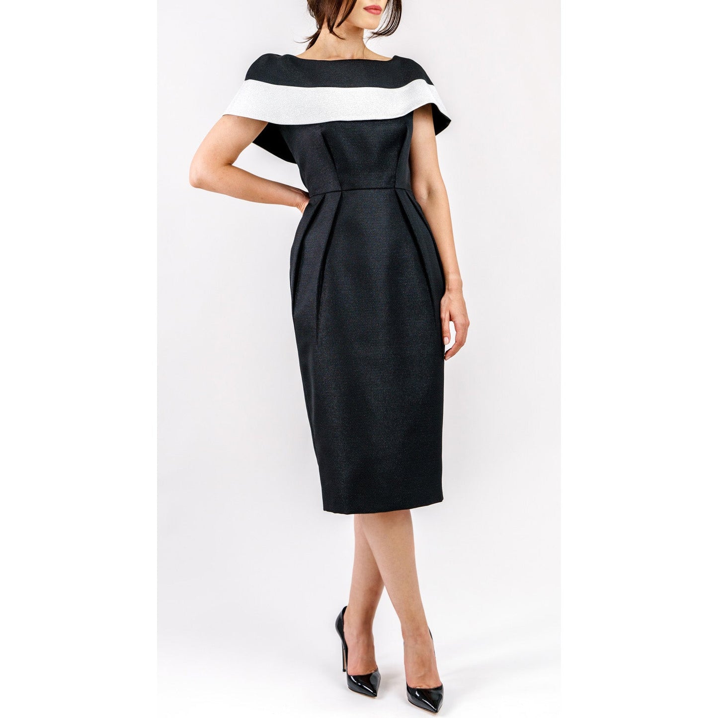 Suave Encanto – Elegancia Negra con Silueta Esbelta Women's Fashion - Weddings & Events - Evening Dresses | Zulter VIP .