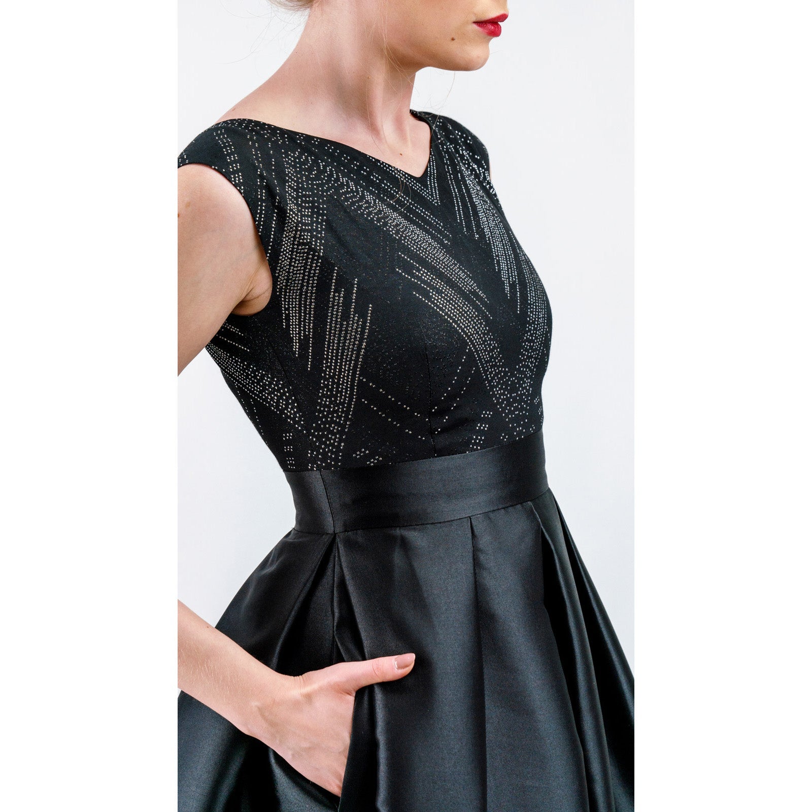 Tulipán Negro – Elegancia de Noche con Volumen y Caída Perfecta Women's Fashion - Weddings & Events - Evening Dresses | Zulter VIP .