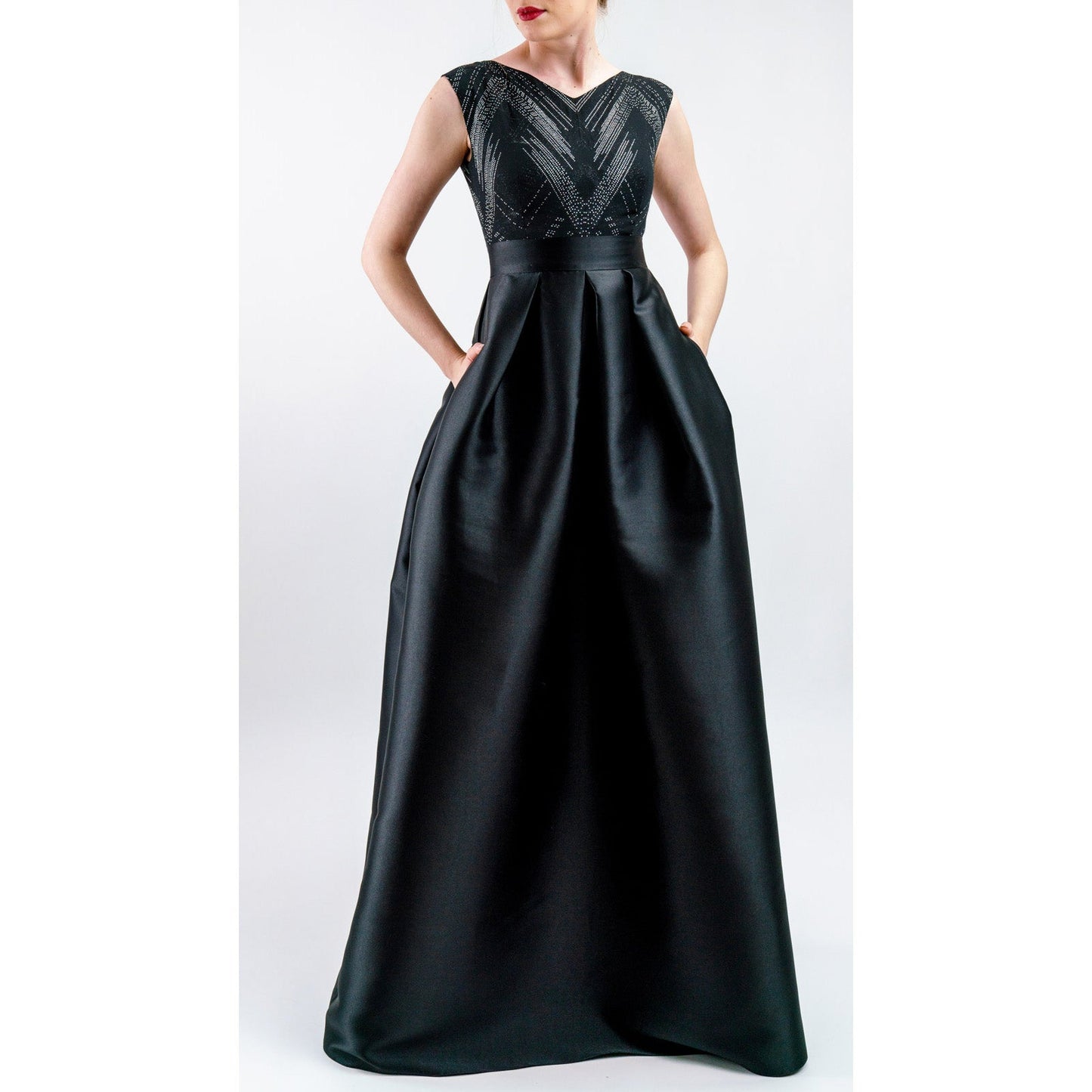 Tulipán Negro – Elegancia de Noche con Volumen y Caída Perfecta Women's Fashion - Weddings & Events - Evening Dresses | Zulter VIP .