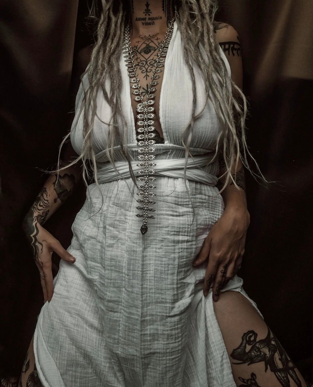 Vestido Cruzado de Algodón Orgánico – Artesanía Bohemia con Estilo Atemporal Women's Fashion - Weddings & Events - Cocktail Dresses | Zulter VIP