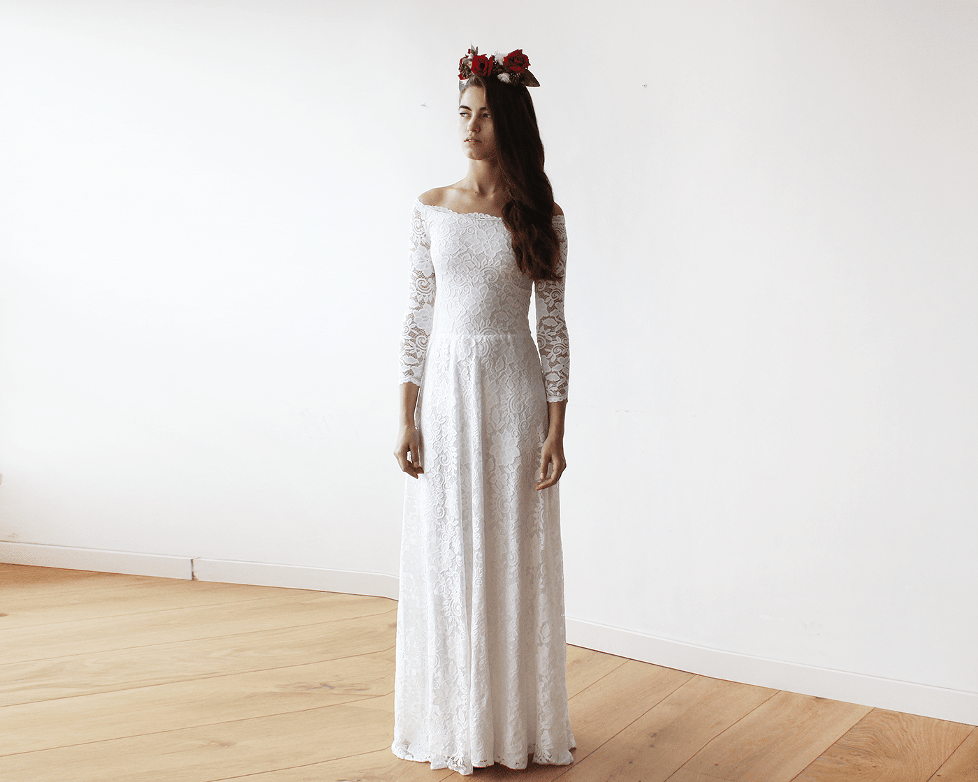 Vestido de encaje floral con hombros descubiertos en color marfil Women's Fashion - Weddings & Events | Zulter VIP .