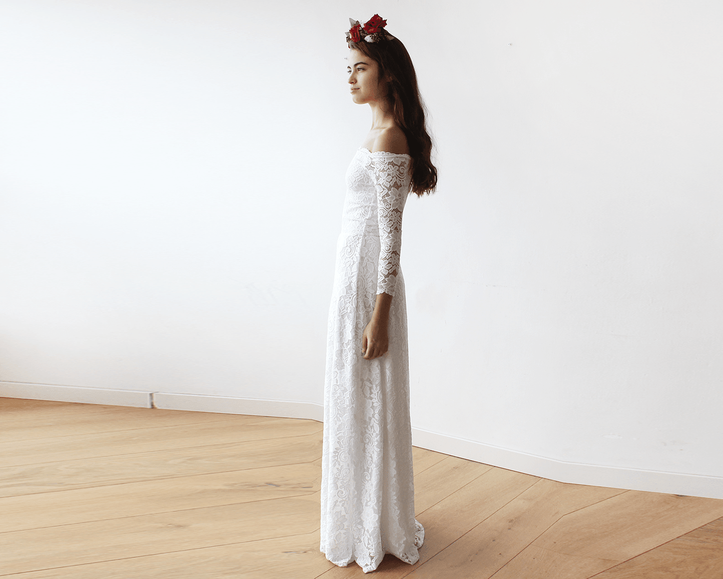 Vestido de encaje floral con hombros descubiertos en color marfil Women's Fashion - Weddings & Events | Zulter VIP .
