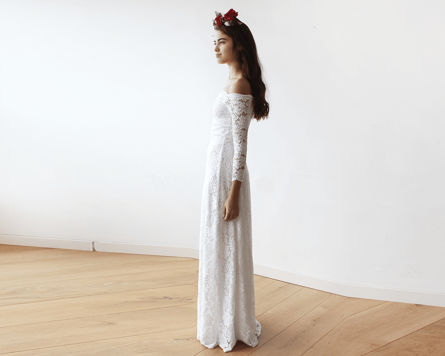 Vestido de encaje floral con hombros descubiertos en color marfil Women's Fashion - Weddings & Events | Zulter VIP .