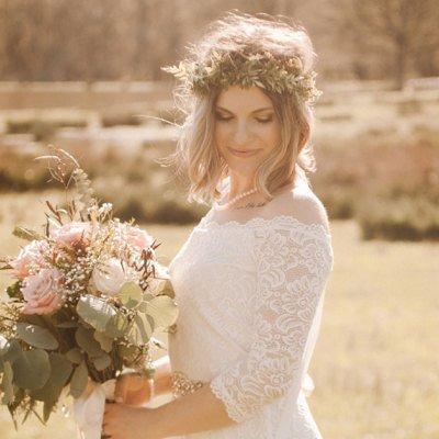 Vestido de encaje floral con hombros descubiertos en color marfil Women's Fashion - Weddings & Events | Zulter VIP .