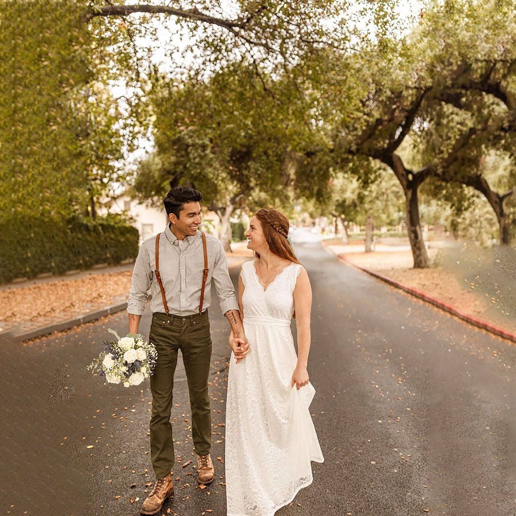 Vestido de encaje marfil sin mangas con escote en V elegante Women's Fashion - Weddings & Events | Zulter VIP .