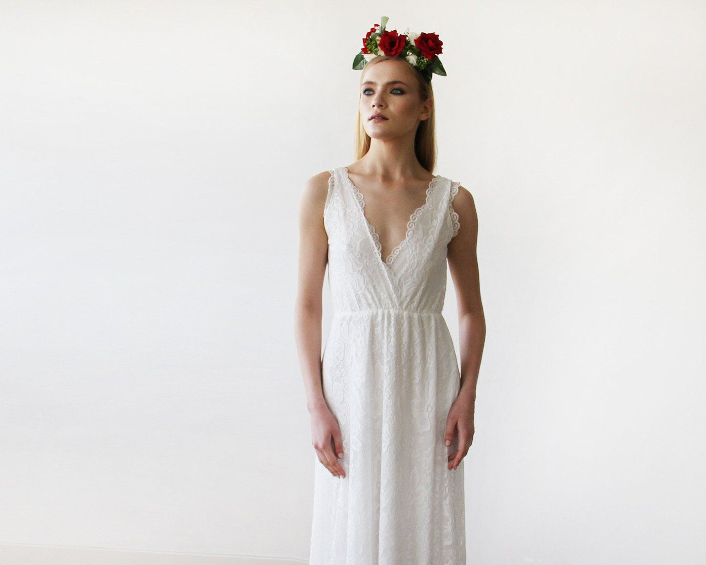 Vestido de encaje marfil sin mangas con escote en V elegante Women's Fashion - Weddings & Events | Zulter VIP .