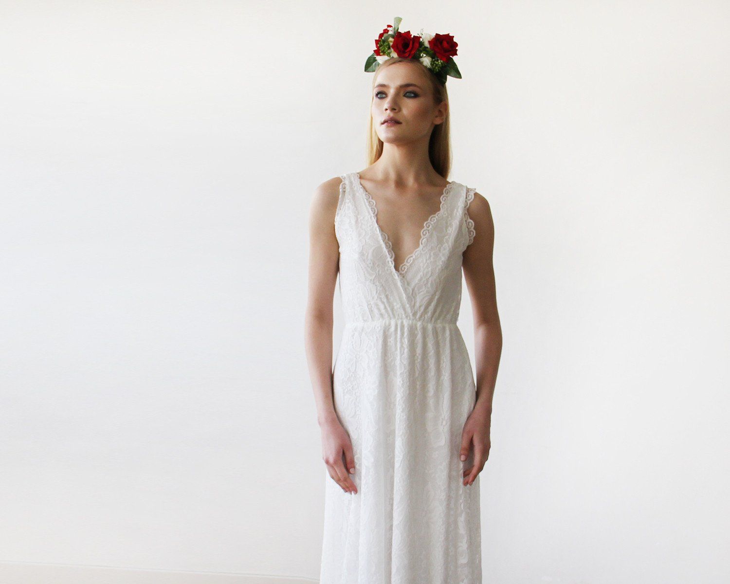 Vestido de encaje marfil sin mangas con escote en V elegante Women's Fashion - Weddings & Events | Zulter VIP .