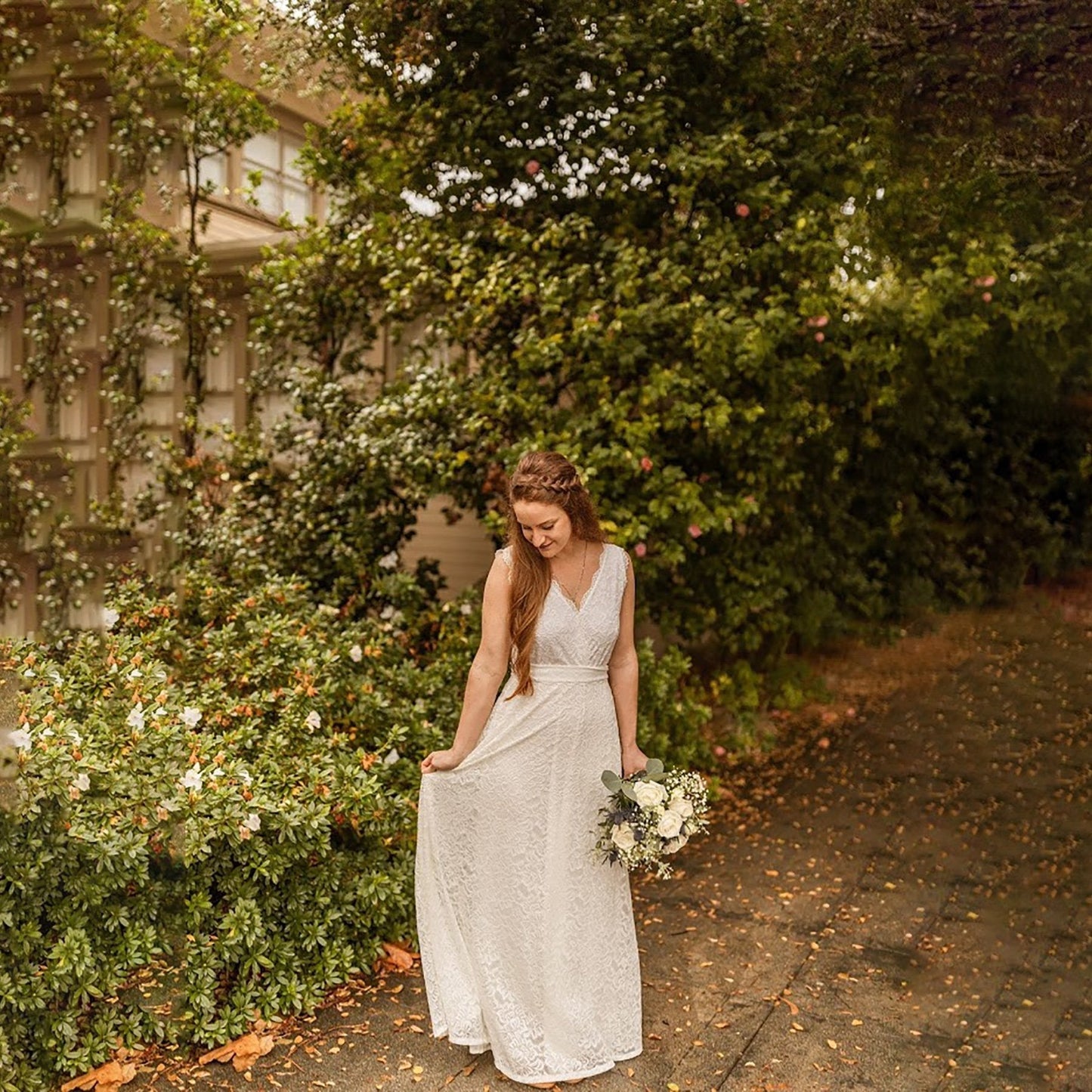 Vestido de encaje marfil sin mangas con escote en V elegante Women's Fashion - Weddings & Events | Zulter VIP .