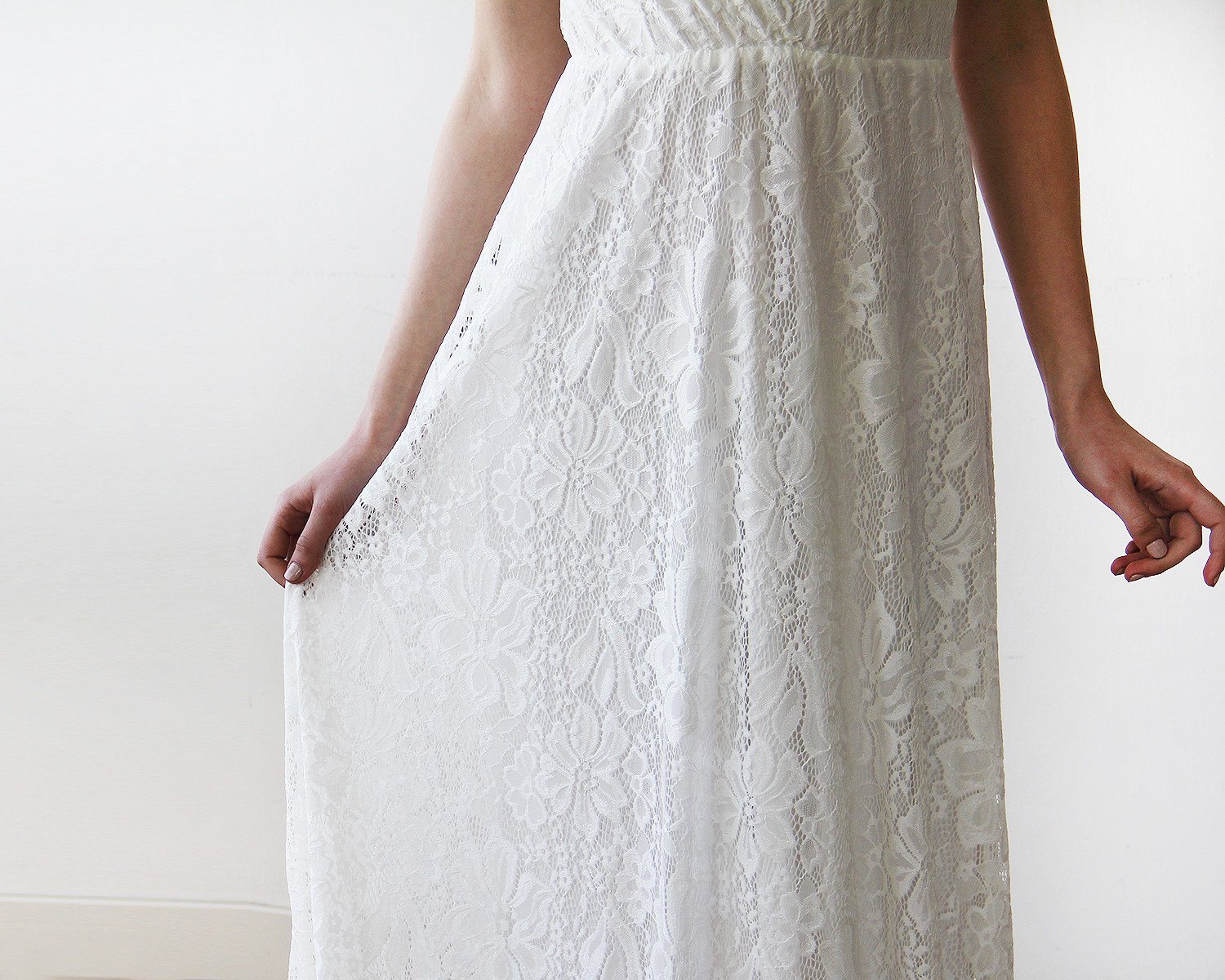 Vestido de encaje marfil sin mangas con escote en V elegante Women's Fashion - Weddings & Events | Zulter VIP .