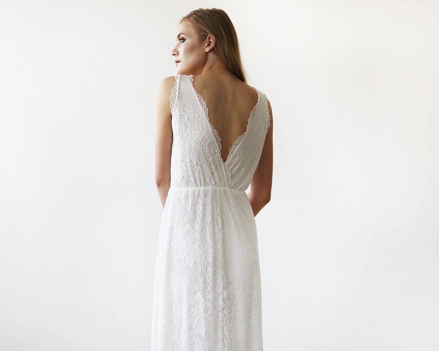 Vestido de encaje marfil sin mangas con escote en V elegante Women's Fashion - Weddings & Events | Zulter VIP .