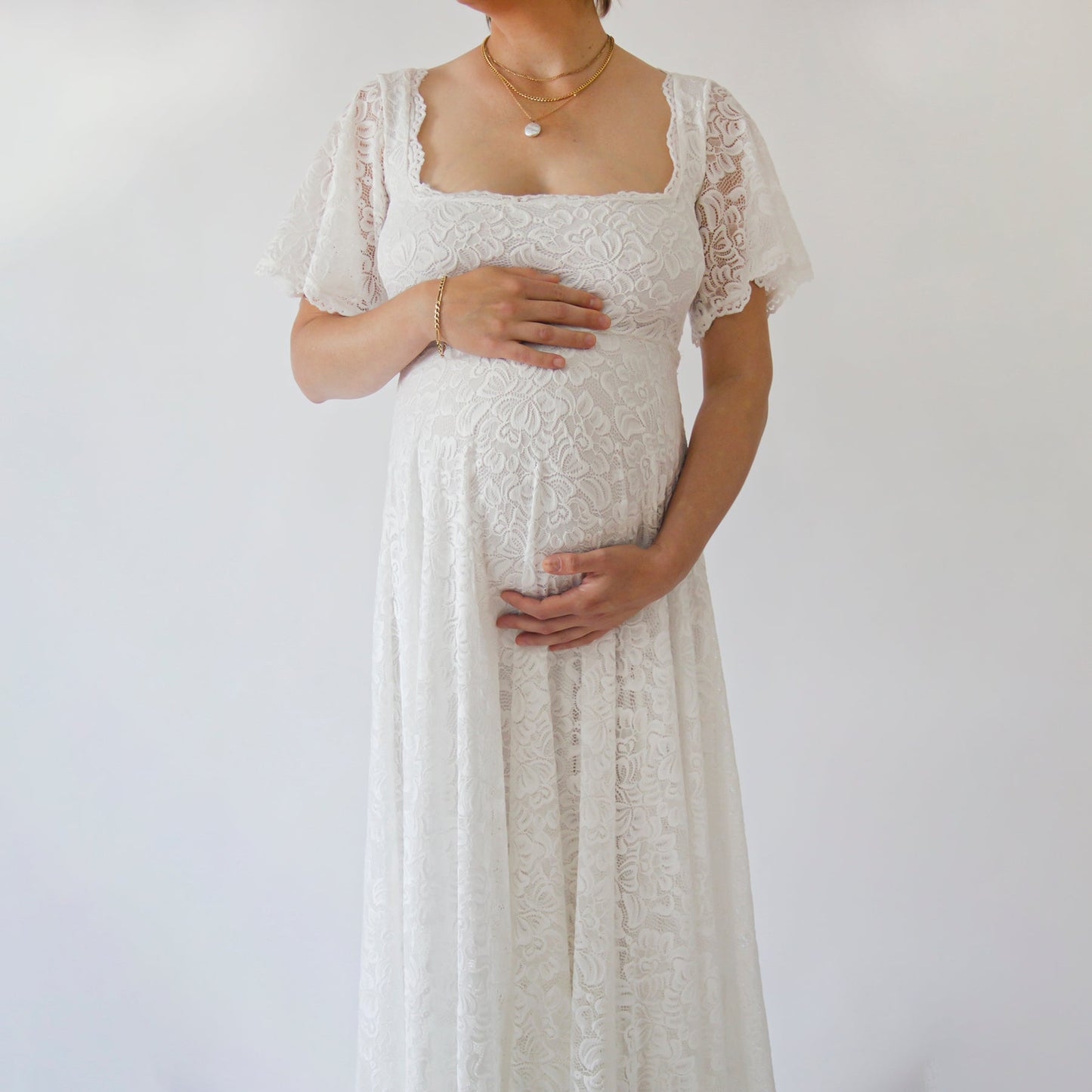 Vestido de encaje premamá de diseño elegante para momentos únicos Women's Fashion - Pregnancy & Maternity - Dresses | Zulter VIP .