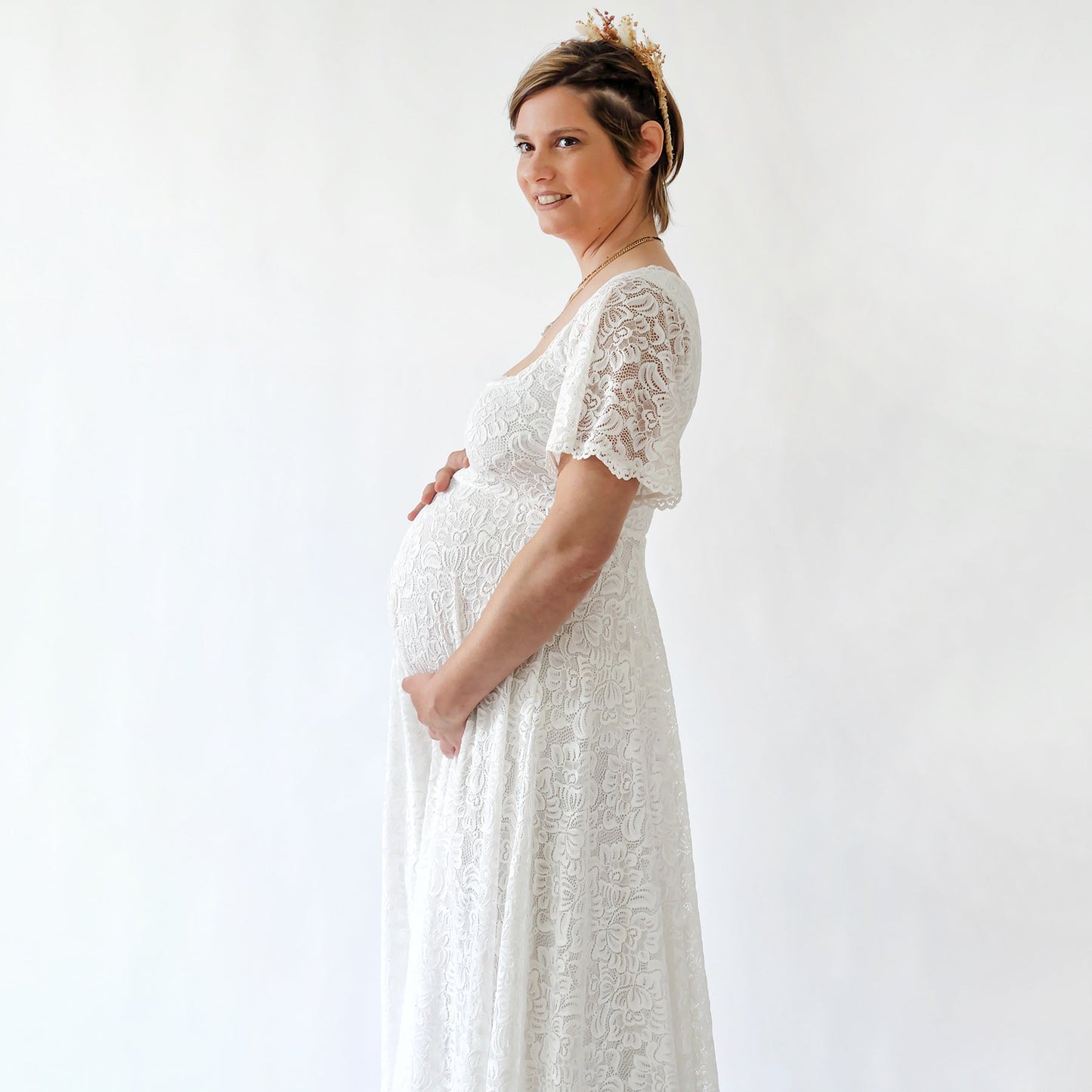 Vestido de encaje premamá de diseño elegante para momentos únicos Women's Fashion - Pregnancy & Maternity - Dresses | Zulter VIP .