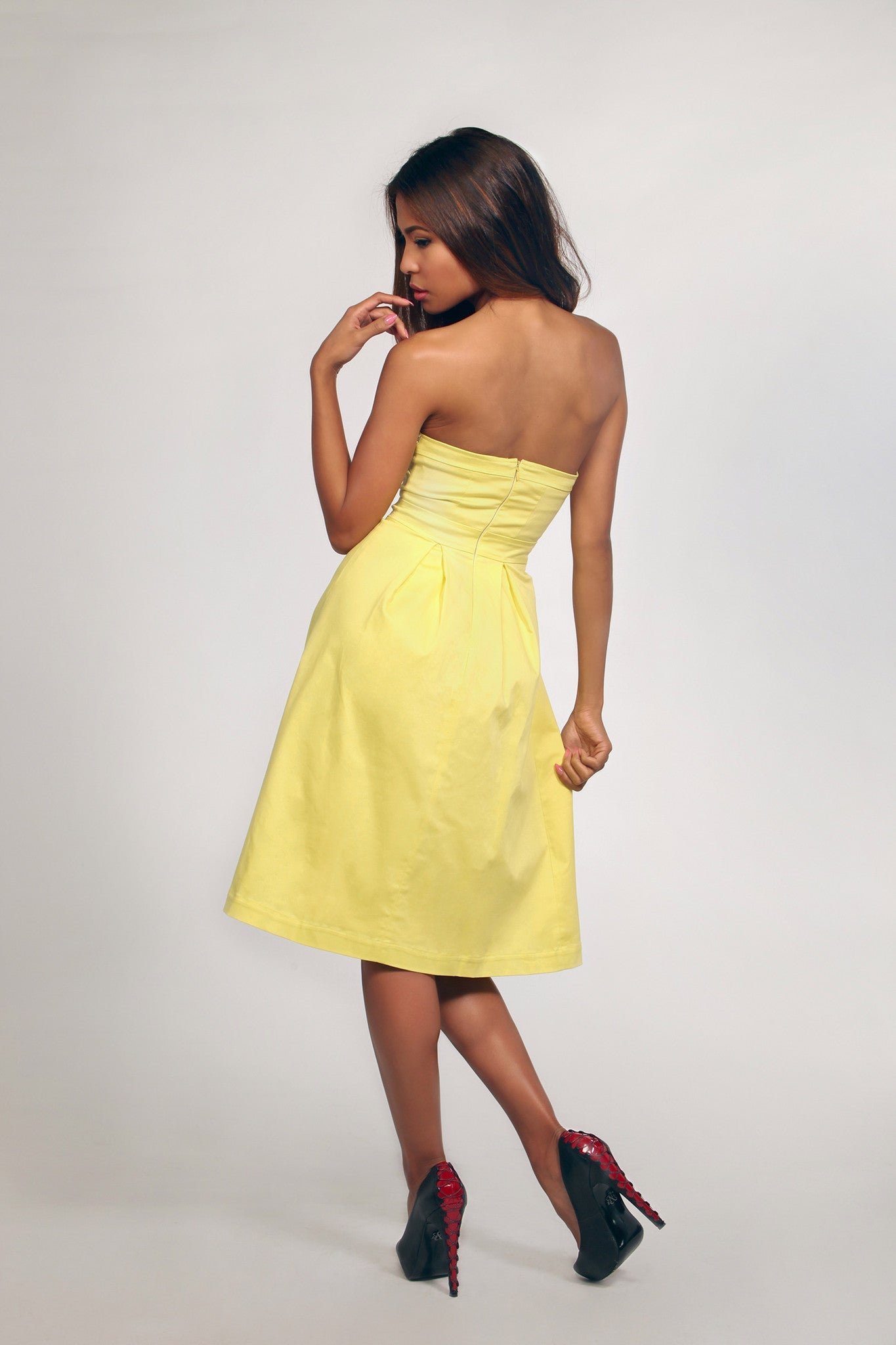 Vestido escote diamante premium silueta elegante efecto brillo exclusivo Women's Fashion - Weddings & Events - Evening Dresses | Zulter VIP .