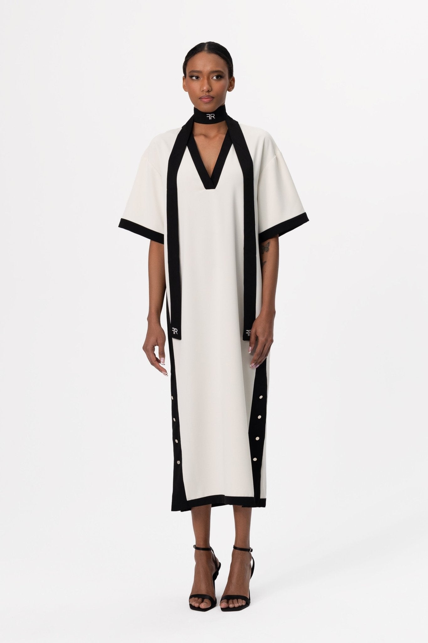 👗 Vestido Leche con Cuello en V – Elegancia Atemporal FREISI Women's Fashion - Women's Clothing - Dress | Zulter VIP