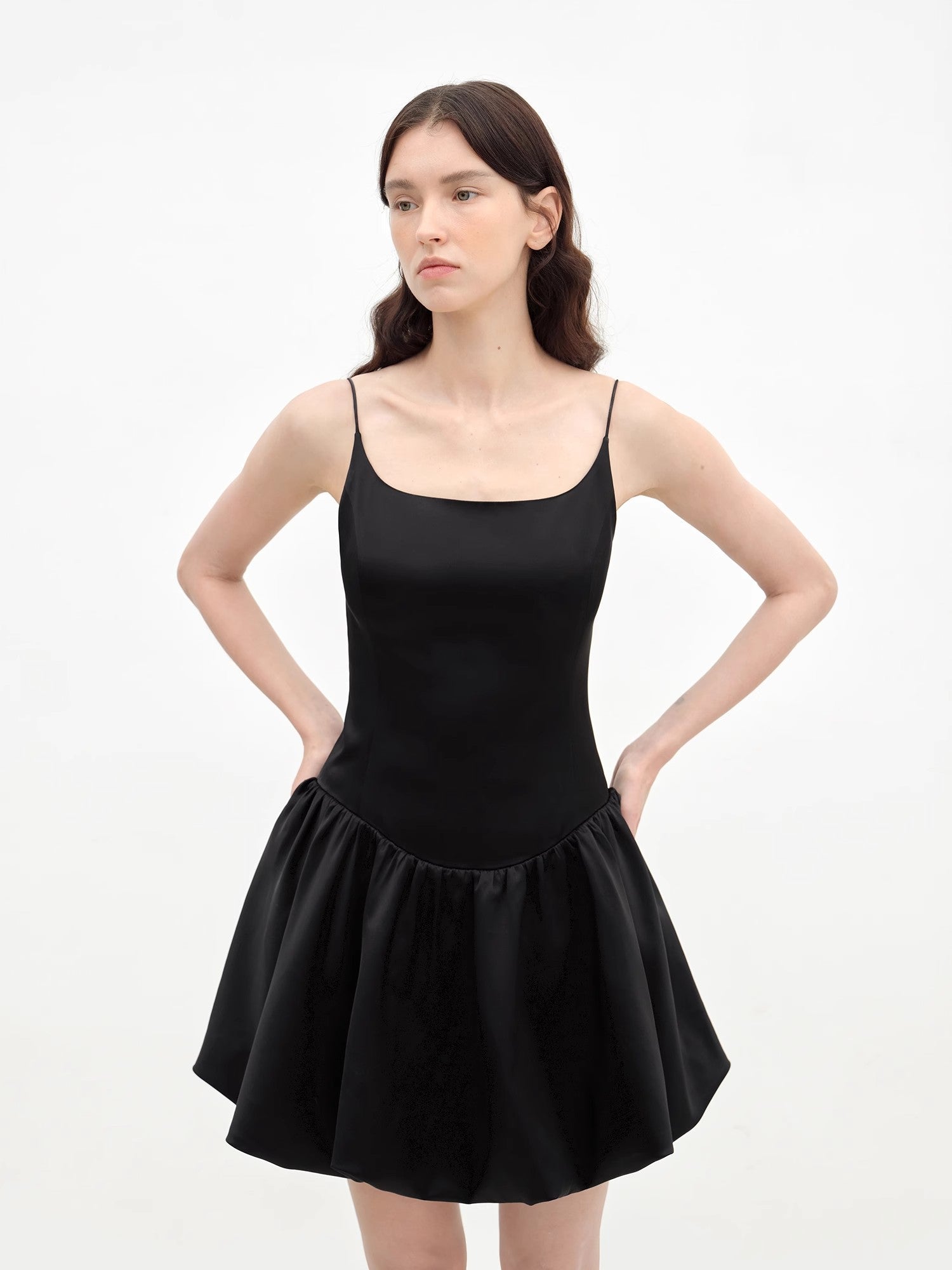 Vestido Lencero de Satén y Acetato — Elegancia Líquida con Brillo de Lujo Women's Fashion - Women's Clothing - Dress - Sleeveless Dress | Zulter VIP