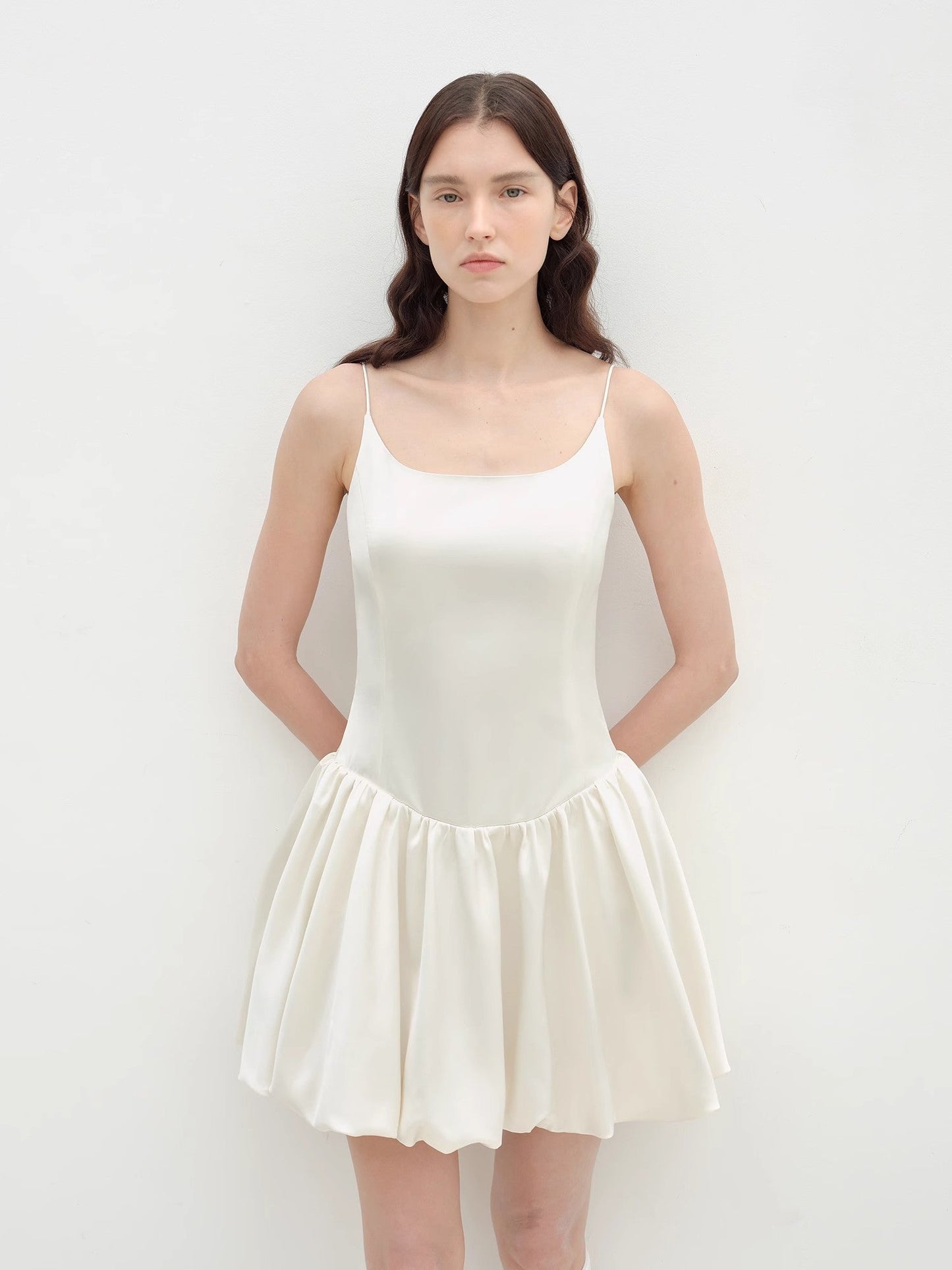 Vestido Lencero de Satén y Acetato — Elegancia Líquida con Brillo de Lujo Women's Fashion - Women's Clothing - Dress - Sleeveless Dress | Zulter VIP