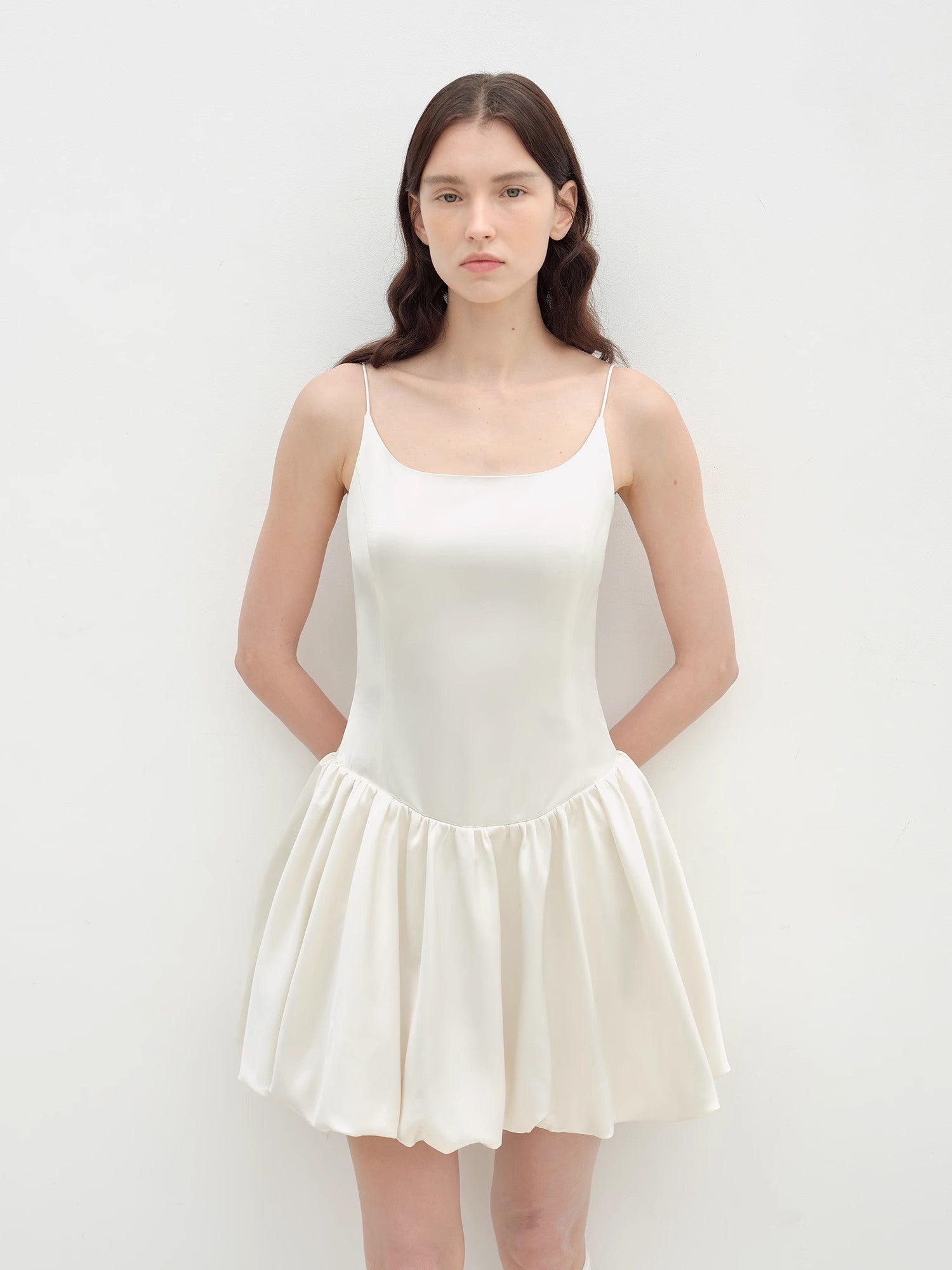 Vestido Lencero de Satén y Acetato — Elegancia Líquida con Brillo de Lujo Women's Fashion - Women's Clothing - Dress - Sleeveless Dress | Zulter VIP