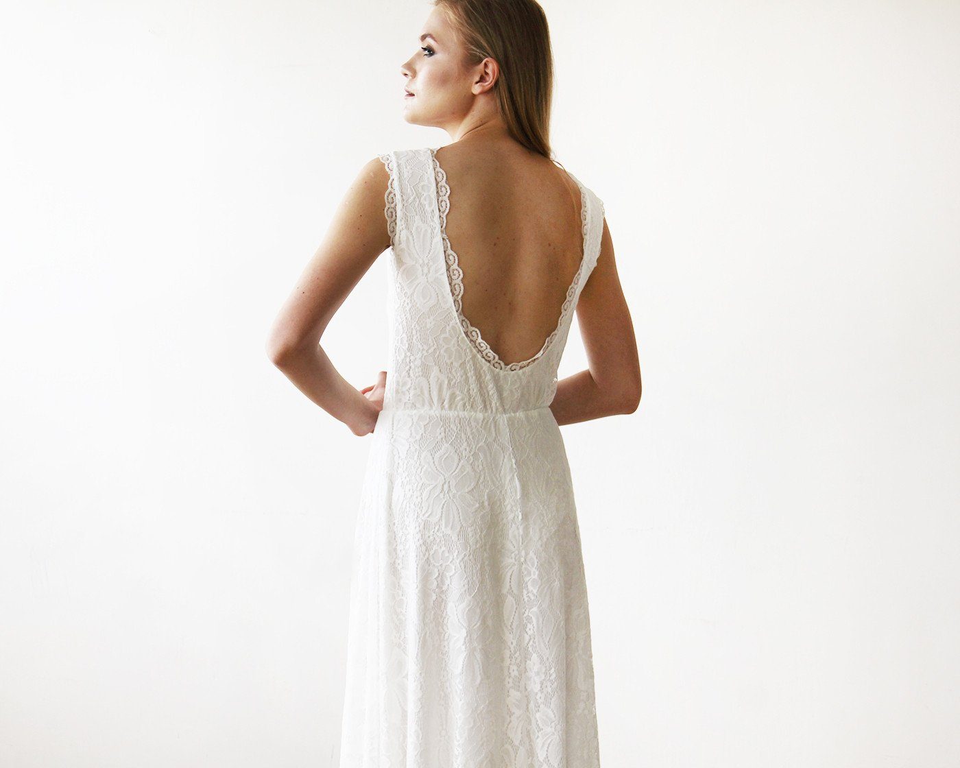 Vestido marfil de encaje floral con espalda abierta Women's Fashion - Weddings & Events | Zulter VIP .